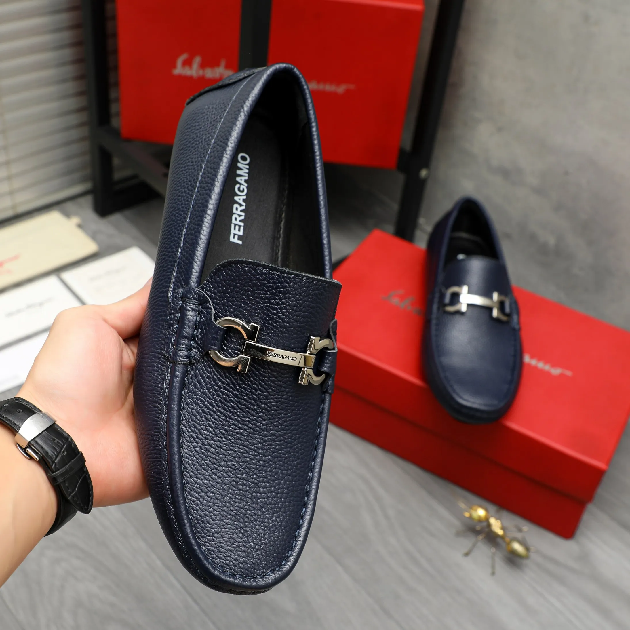 Men's shoes 💰420 Product trademark: Ferragamo "Ferragamo" business casual slip-on shoes Regular size: 38-46 (45.46 is custom-made and non-returnable) Product materials: Selected pebbled cowhide upper, sheepskin lining, original rubber outsole